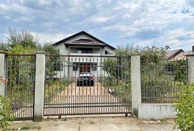 Casă cu 7 camere cu Teren 3000 Mp în Central - 2