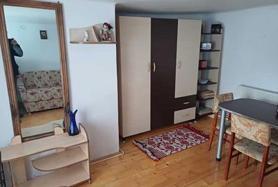 Casă cu 4 camere în Central - 2