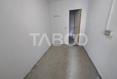 Spatiu comercial de inchiriat 370 mpu usi garaj 1500 mp curte privata - 3