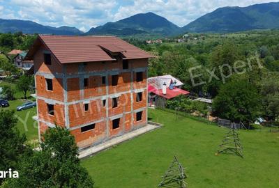 Casă cu Teren 1183 Mp în Corbeni - 4