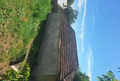Casă cu 2 camere cu Teren 3100 Mp în Central - 3
