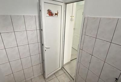 Spațiu comercial, de 90 mp, în Central - 8