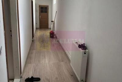 Casă cu 5 camere cu Canalizare în Tineretului - 2