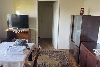 Apartament cu 3 camere semidecomandat în Plopilor - 1