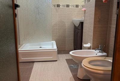 De inchiriat apartament cu 3 camere zona centrala - 1