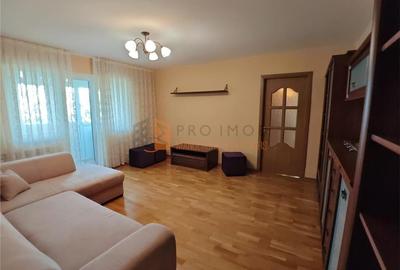 Apartament cu 3 camere semidecomandat, mobilat în Micro 5