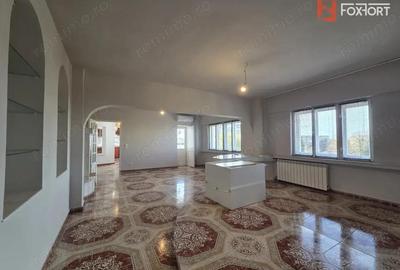 Apartament de 165 mp,4 camere,rezultat din unificarea a 2 apartamente,zona Intim - 2