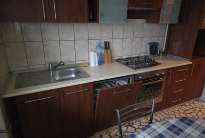 Apartament cu 2 camere decomandat, mobilat în P-ța Unirii