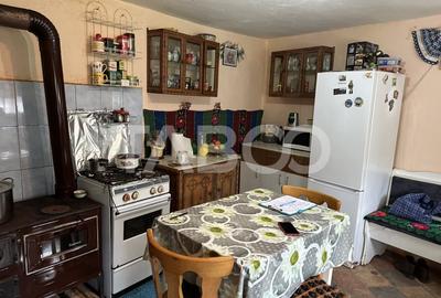Casa cu gradina 3 camere anexe gospodaresti 5702 mp teren in Gura Vaii - 9