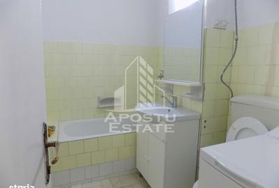 Apartament cu 4 camere decomandat, mobilat în Circumvalațiunii - 1