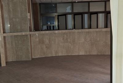 Spațiu comercial, de 814 mp, în Central - 2