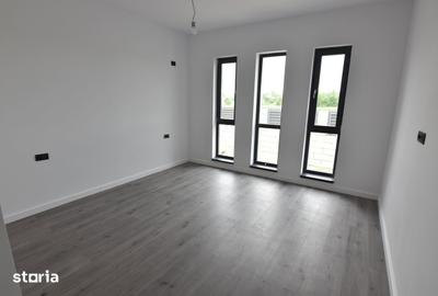 Casă cu 4 camere cu Teren 400 Mp în Domnești - 9