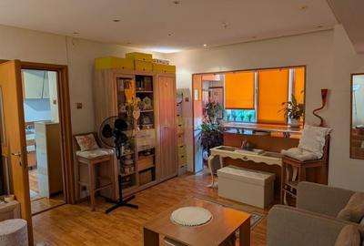 Vanzare apartament de 4 camere (transformat in 3camere) Mosilor