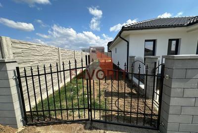 Duplex cu 3 camere cu Canalizare în Sânandrei - 2