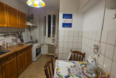 Titan, 5 minute metrou, strandul Cara, pe strada Stanila, bloc H, 4 etaje - 3