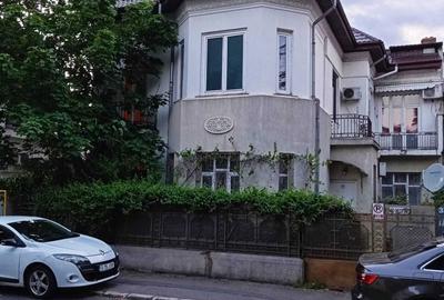 Casă cu 4 camere în Vitan