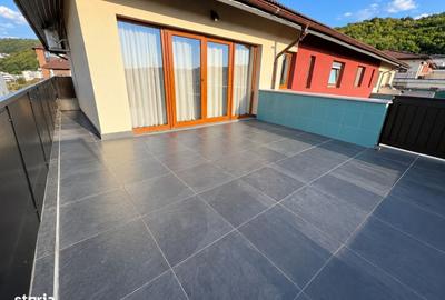 Apartament cu 4 camere semidecomandat în Florești