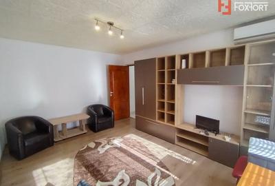 Apartament cu 2 camere semidecomandat, mobilat în P-ța Doina - 1