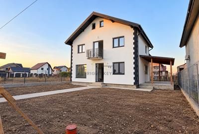 Casă individuală cu 4 camere cu Teren 300 Mp în Tunari