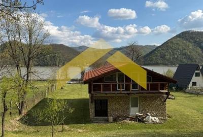 Casă cu 6 camere cu Teren 3780 Mp în Coronini - 6