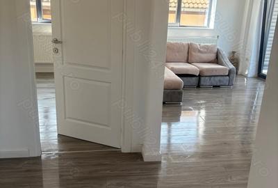 Spațiu comercial, de 75 mp, în Central - 8