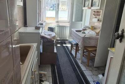 Vand ap.3 cam conf.1 decomandat.bloc de 4 etaje la etajul 3 - 1