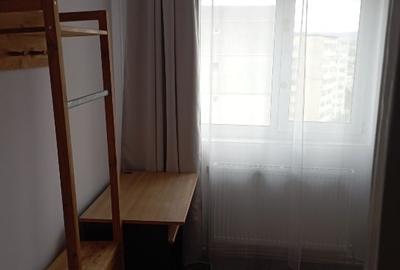 Aprtament doua cam. decomandat. - 4