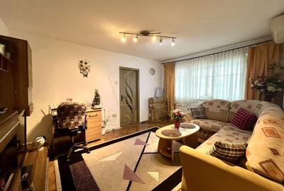 Apartament cu 3 camere semidecomandat, mobilat în Spitalul Județean
