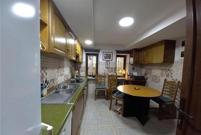 CENTRAL - 3 CAM - DECOMANDAT - 2BAI - RENOVAT - ZONA DEOSEBITA- - 2