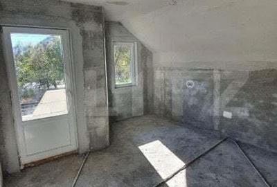 Casă cu 5 camere cu Teren 1000 Mp în Central - 1