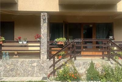 Casă cu 8 camere cu Teren 1000 Mp în Moieciu - 3