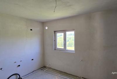 Casă cu 4 camere cu Teren 250 Mp în Central - 2