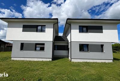 Casă cu 4 camere cu Teren 308 Mp în Moșnița Nouă