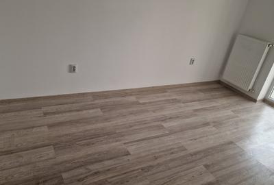 Apartament cu 2 camere decomandat în Tractorul - 2