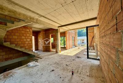 Casă cu 4 camere cu Teren 200 Mp în Florești - 1