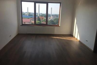 Spațiu comercial, de 60 mp, în Central - 3