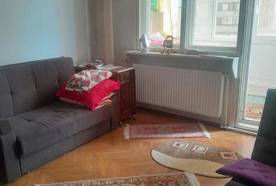 Apartament cu 3 camere decomandat în Casa de Cultură