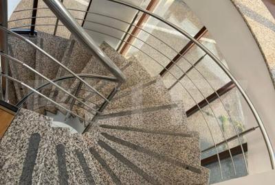 ???? Cladire multifunc?ionala, de inchiriat, 600 mp, zona - 12