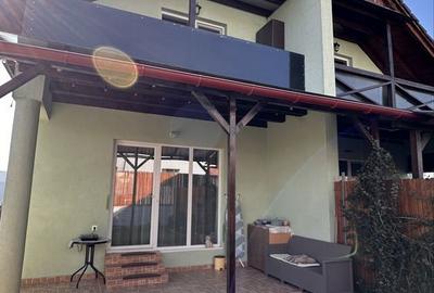 Casă cu 3 camere în Livezeni