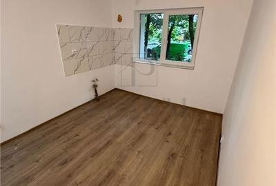 Garsonieră decomandată în Lipovei