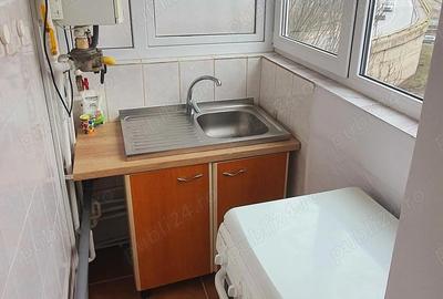 Apartament cu 2 camere decomandat în Km 4 - 1