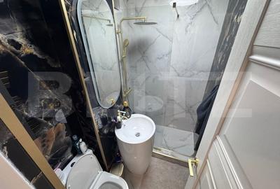 Apartament de vanzare, cu 2 camere, zona Micro 6 - 8