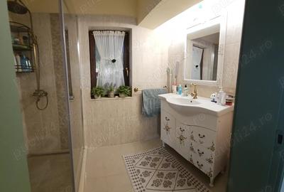 Casă cu 5 camere cu Teren 840 Mp în Lipovei - 1
