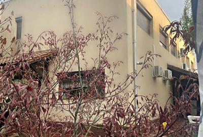 Casă cu 4 camere în 1 Decembrie - 1