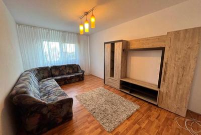 Apartament cu 3 camere decomandat în Sărari - 1