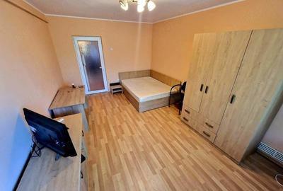 Apartament cu 2 camere decomandat în Ultimul leu