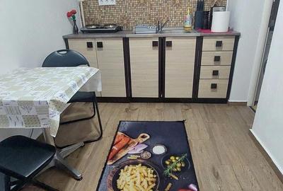 Garsonieră decomandată în Central