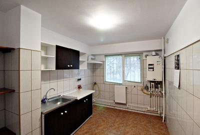 Apartament cu 2 camere decomandat în Casa de Cultură