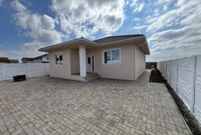 Casă individuală cu 4 camere cu Canalizare în Moșnița Nouă - 2