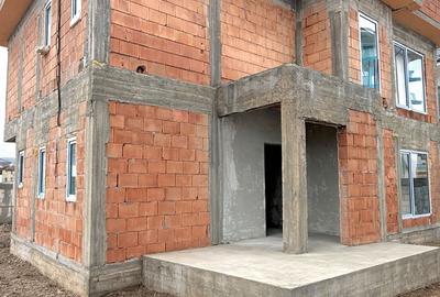 Casă cu 4 camere cu Canalizare în Central - 4